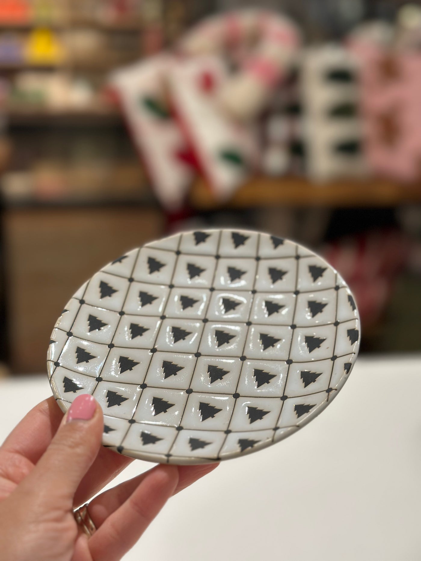 ROUND STONEWARE PLATE W/ TREE PATTERN