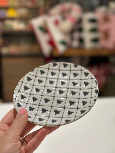 ROUND STONEWARE PLATE W/ TREE PATTERN