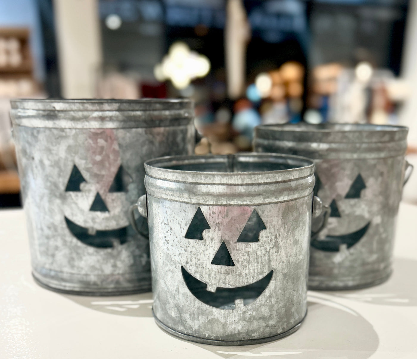 BUCKET/LANTERN W/ CUT-OUT