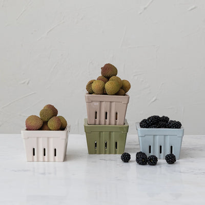 TEXTURED STONEWARE BERRY BASKET