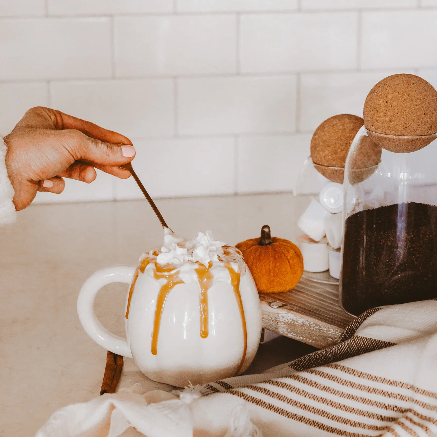 CREAM PUMPKIN 19OZ MUG