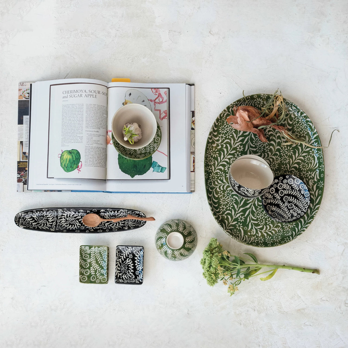 STONEWARE PLATTER WITH BOTANICAL DESIGN