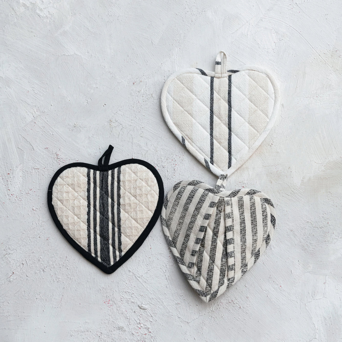COTTON QUILTED HEART SHAPED POT HOLDER