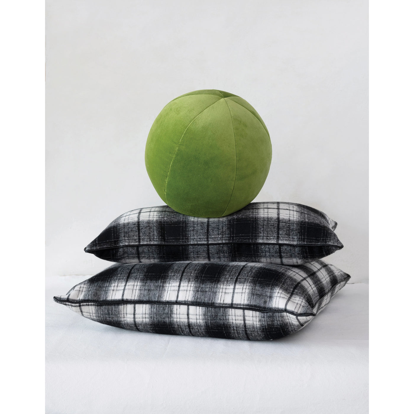 24" FABRIC PILLOW W/ BLACK PIPING