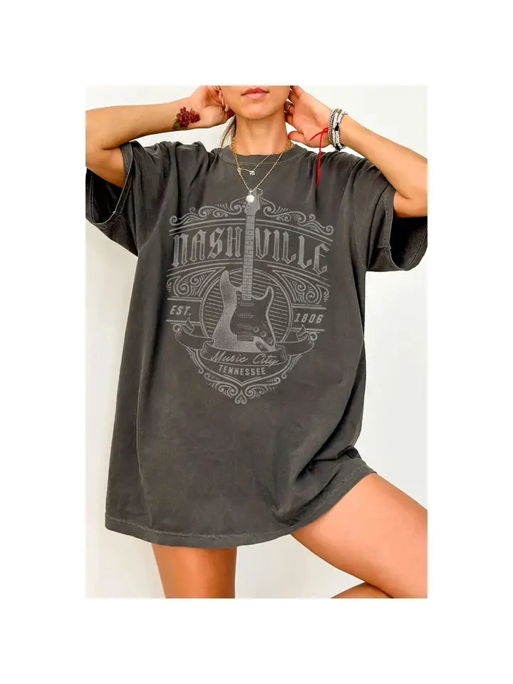BLACK NASHVILLE MUSIC CITY OVERSIZED GRAPHIC TEE