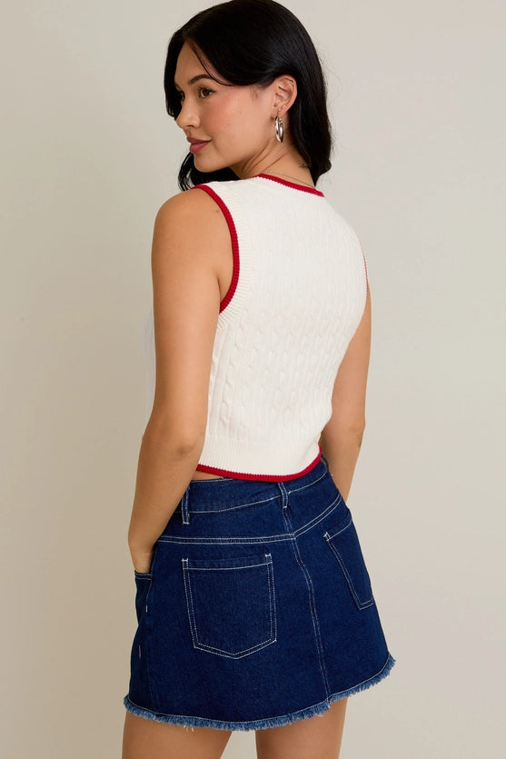 CABLE SWEATER VEST